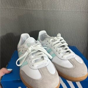 NWT kid’s White and Mint adidas samba